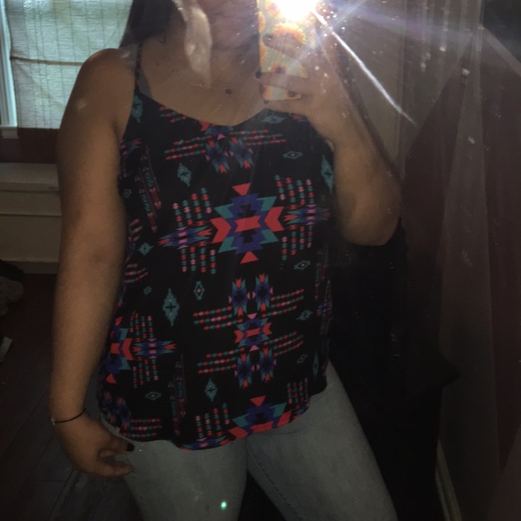 Aztec Printed Tank Top - Picture 3 of 3